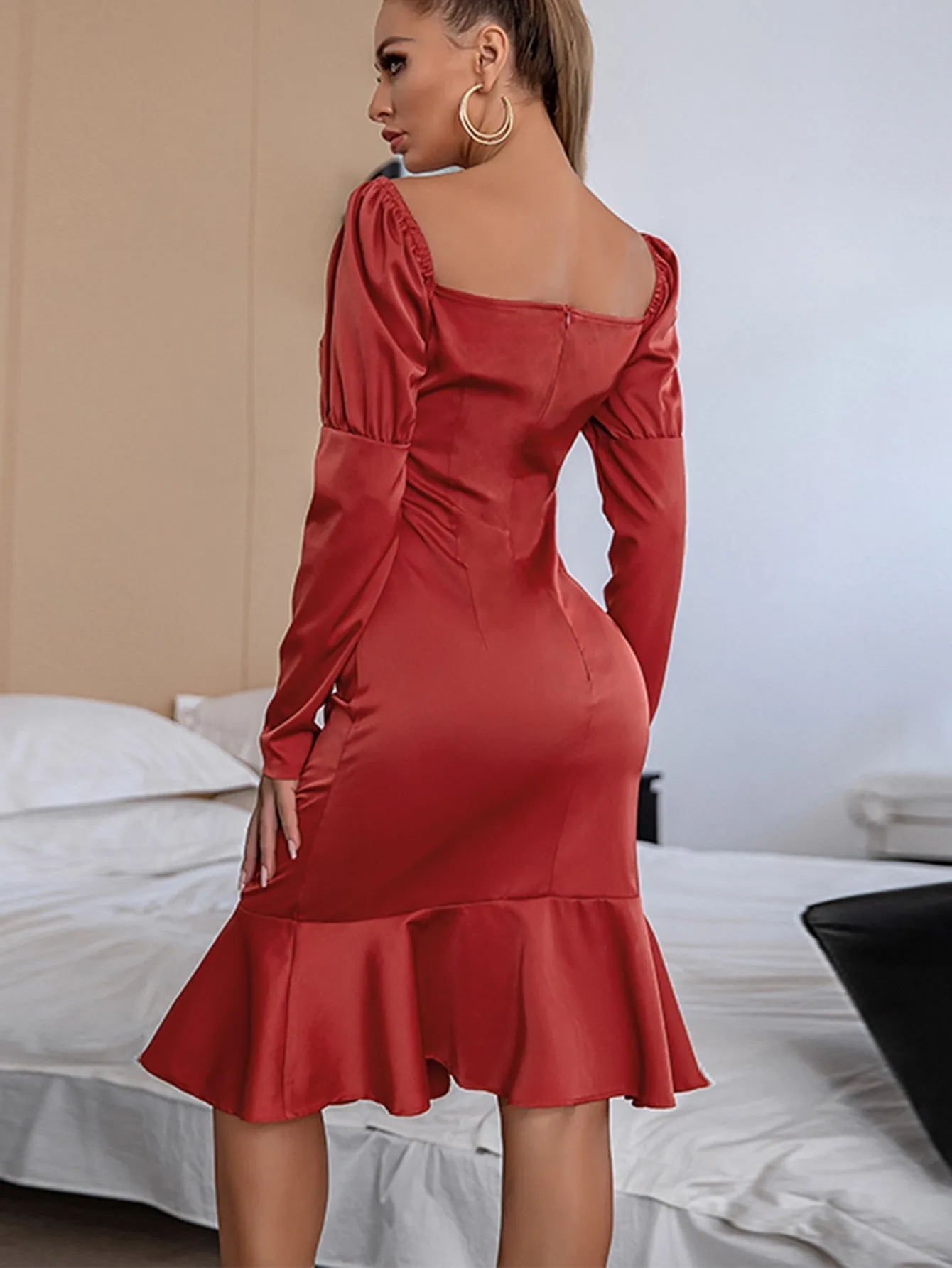 KittenAlarm - Sweetheart Neck Twist Front Ruched Mermaid Hem Satin Dress