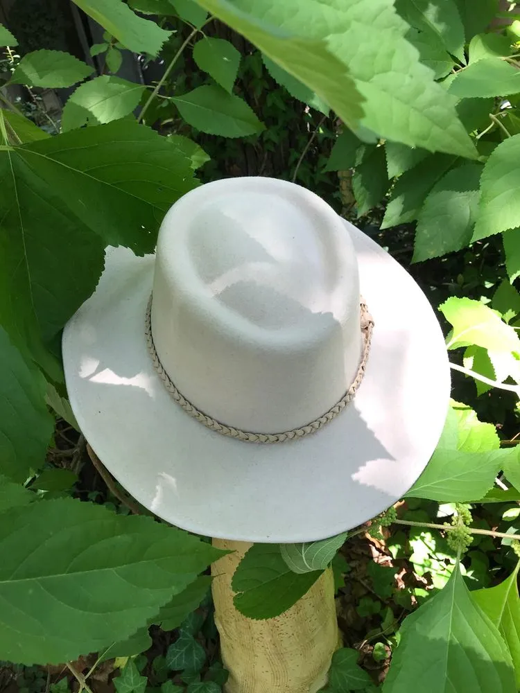 "The Vineyard Grove" Hat in Chardonnay